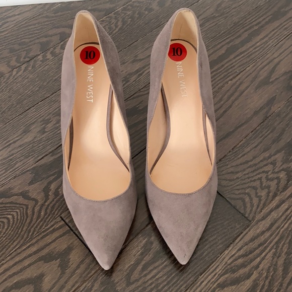 Nine West Pointed Grey suede pumps - Picture 1 of 7